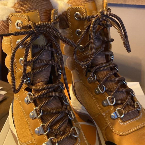 Timberland Boots - Picture 2 of 4
